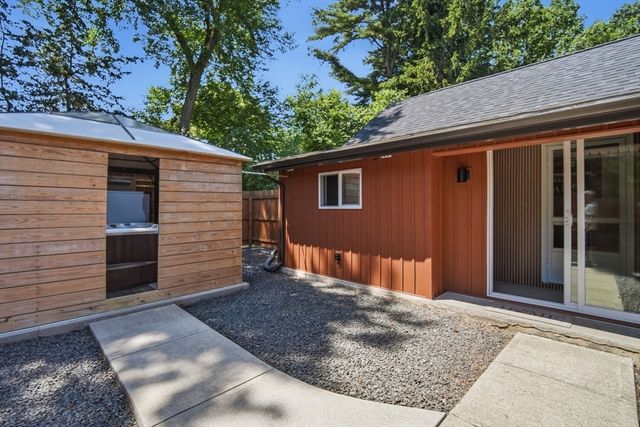 958 Parker St, Springfield, MA 01129