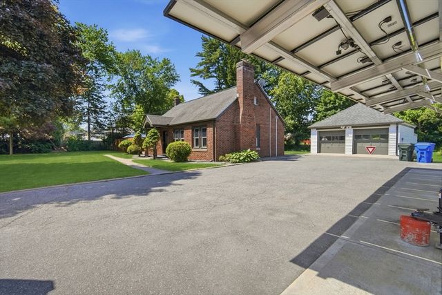 958 Parker St, Springfield, MA 01129