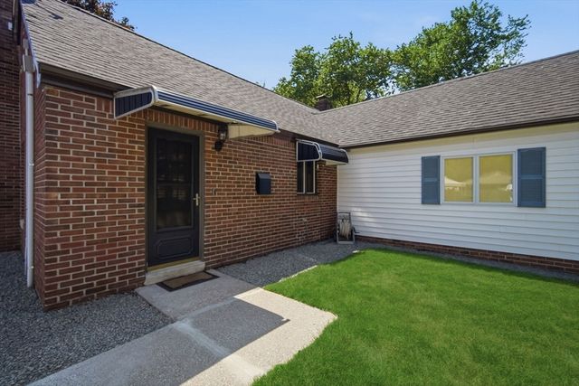 958 Parker St, Springfield, MA 01129