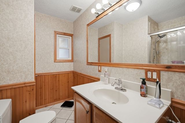 958 Parker St, Springfield, MA 01129