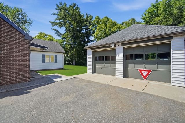 958 Parker St, Springfield, MA 01129