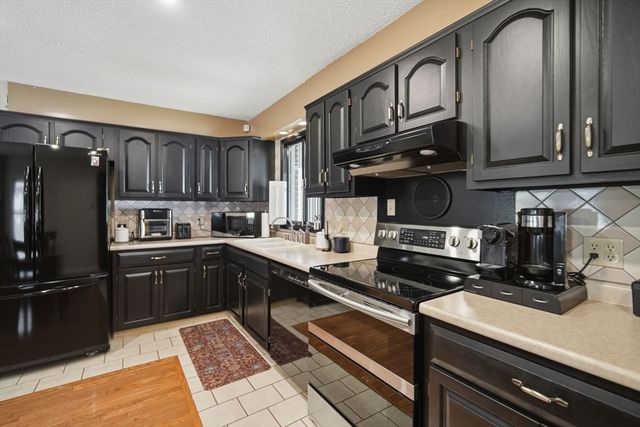 958 Parker St, Springfield, MA 01129
