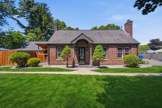 958 Parker St, Springfield, MA 01129