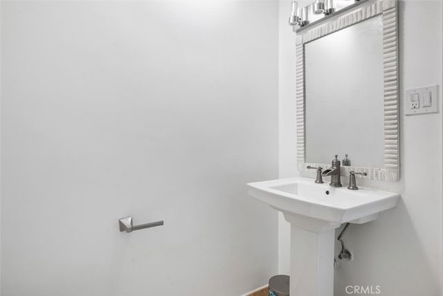 905 Dickson 1, Los Angeles, CA 90292