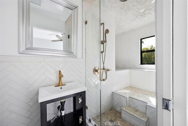 905 Dickson 1, Los Angeles, CA 90292