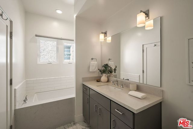 943 16th Street 4, Santa Monica, CA 90403