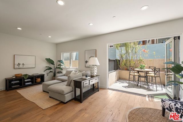 943 16th Street 4, Santa Monica, CA 90403