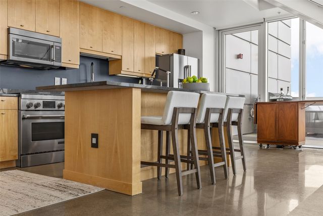 221 E College St 1206, Iowa City, IA 52240