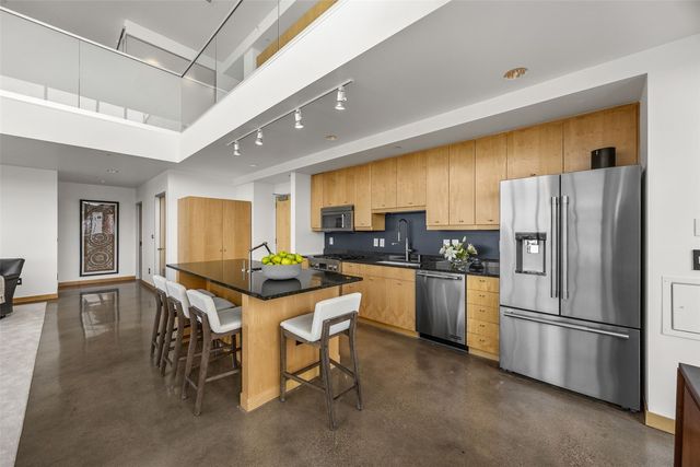 221 E College St 1206, Iowa City, IA 52240