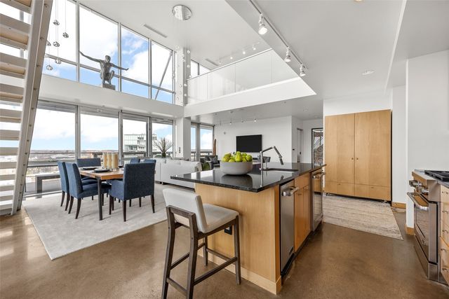 221 E College St 1206, Iowa City, IA 52240