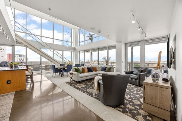 221 E College St 1206, Iowa City, IA 52240