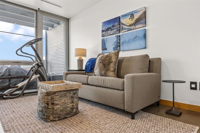 221 E College St 1206, Iowa City, IA 52240