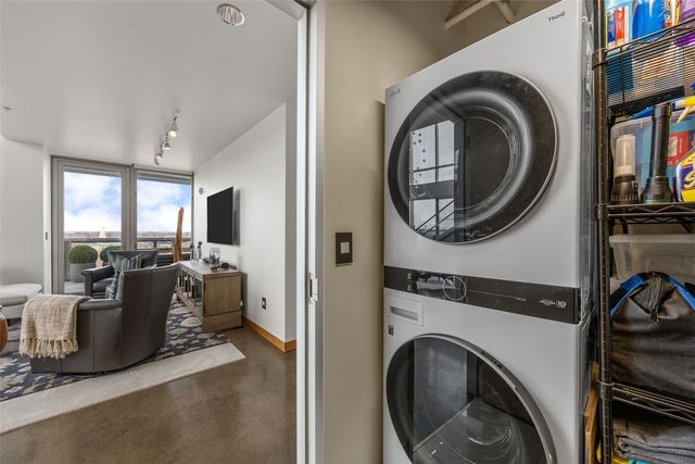 221 E College St 1206, Iowa City, IA 52240