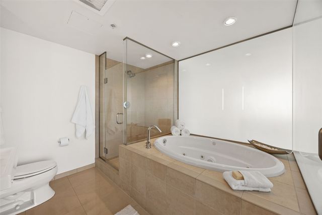 221 E College St 1206, Iowa City, IA 52240