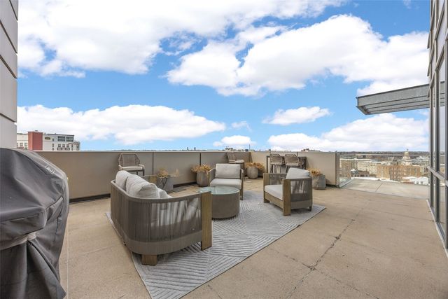 221 E College St 1206, Iowa City, IA 52240