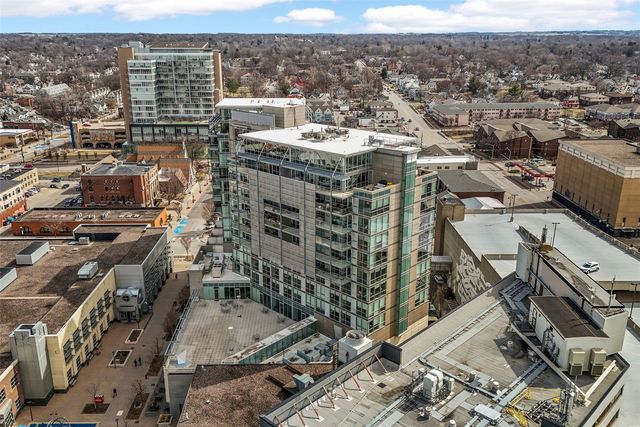 221 E College St 1206, Iowa City, IA 52240