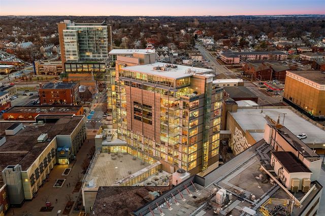 221 E College St 1206, Iowa City, IA 52240