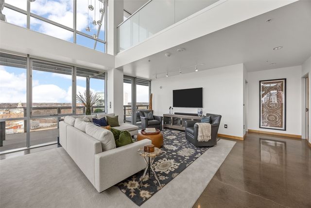 221 E College St 1206, Iowa City, IA 52240