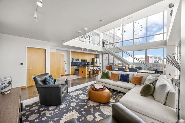 221 E College St 1206, Iowa City, IA 52240