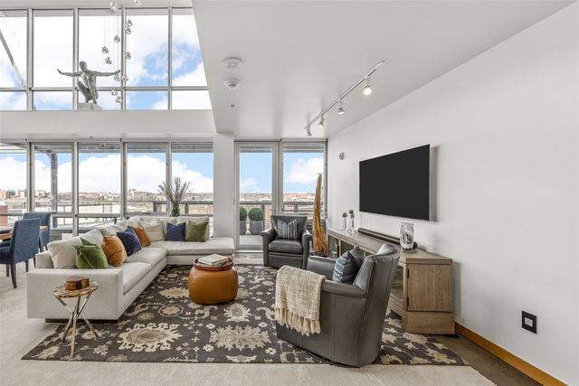 221 E College St 1206, Iowa City, IA 52240