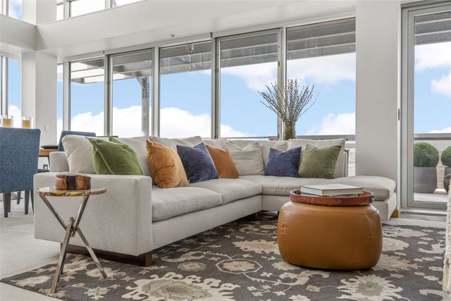 221 E College St 1206, Iowa City, IA 52240