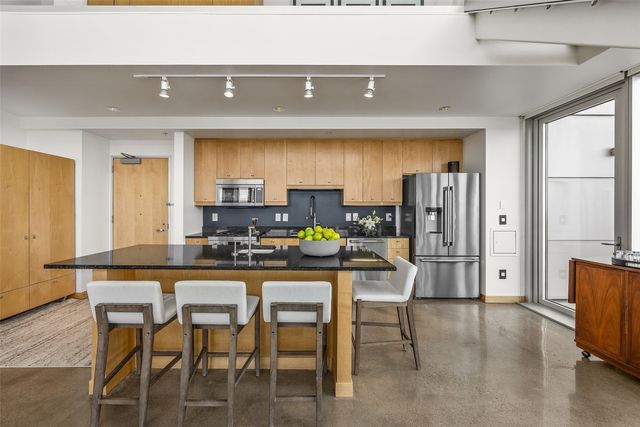 221 E College St 1206, Iowa City, IA 52240