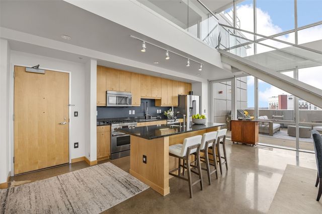 221 E College St 1206, Iowa City, IA 52240