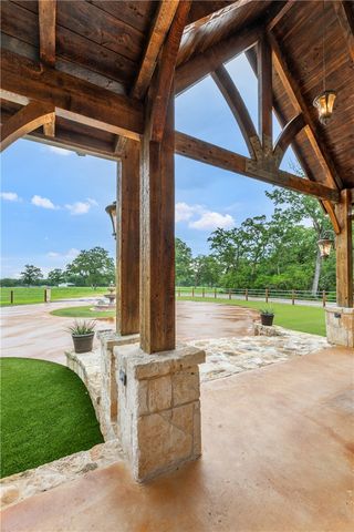 654 Navasota, Navasota, TX 77868
