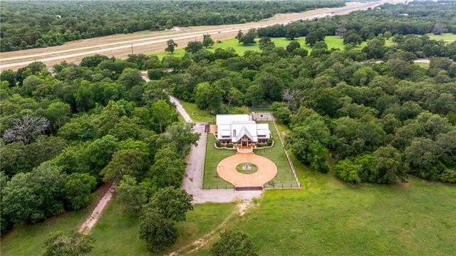 654 Navasota, Navasota, TX 77868