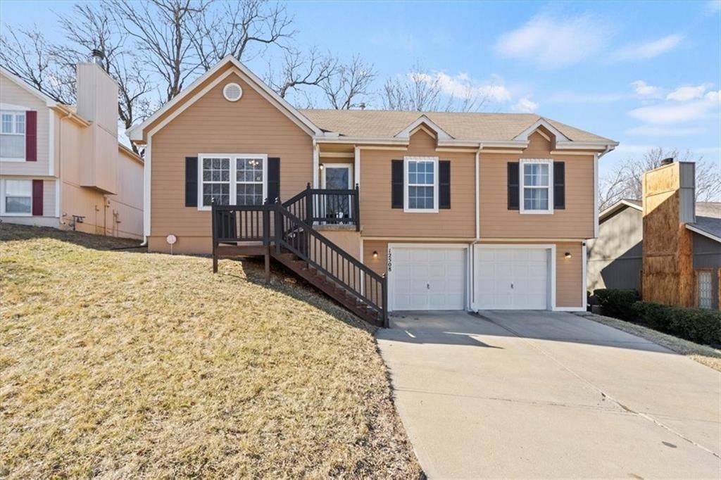 12508 Fountain Lake Drive, Grandview, MO 64030