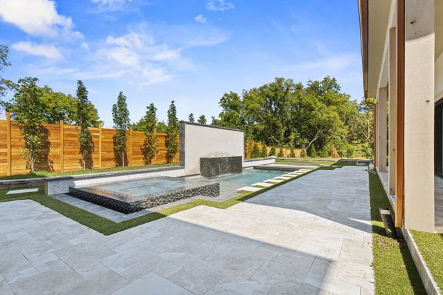 860 Brook Hollow Rd, Nashville, TN 37205