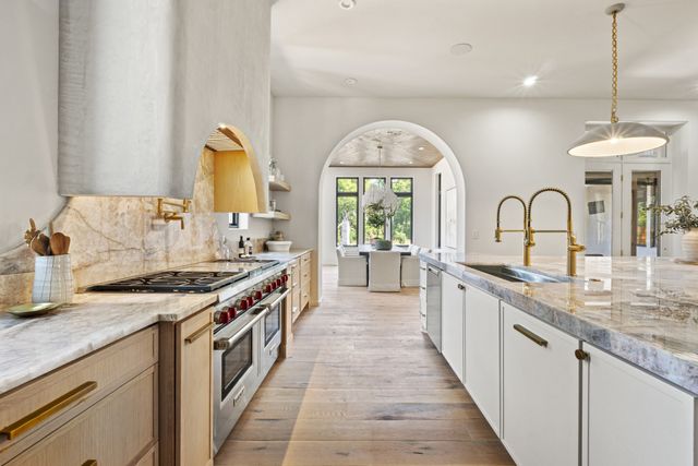 860 Brook Hollow Rd, Nashville, TN 37205