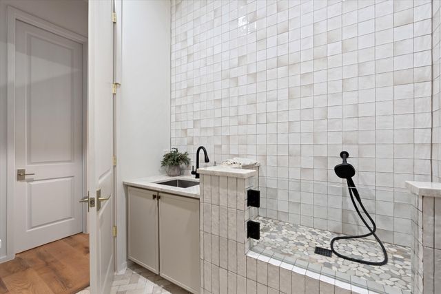 860 Brook Hollow Rd, Nashville, TN 37205