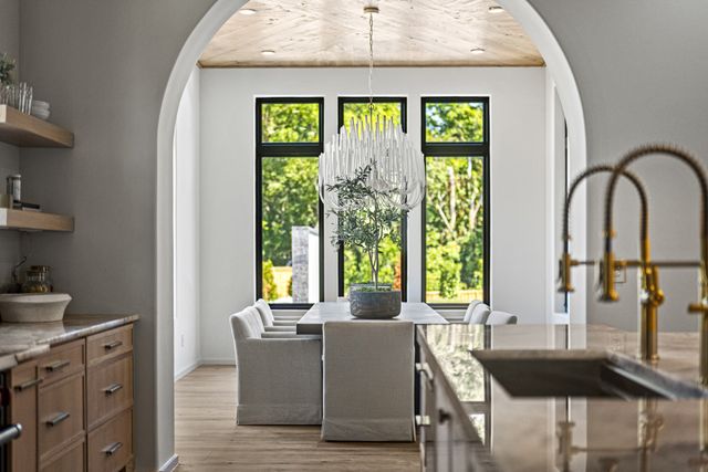 860 Brook Hollow Rd, Nashville, TN 37205