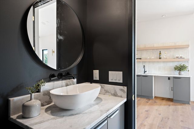 860 Brook Hollow Rd, Nashville, TN 37205