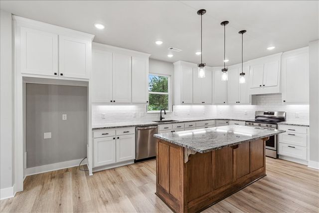 13 Strichen Lane, Bella Vista, AR 72715