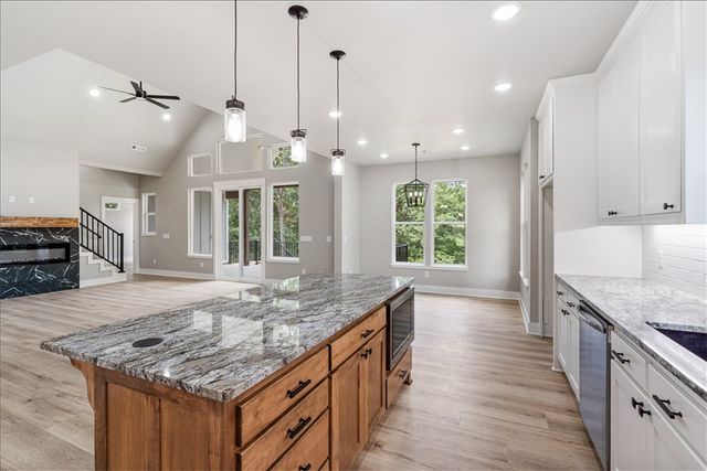 13 Strichen Lane, Bella Vista, AR 72715