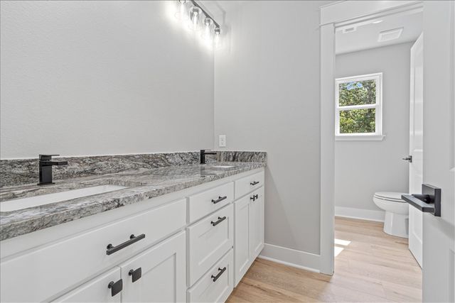 13 Strichen Lane, Bella Vista, AR 72715