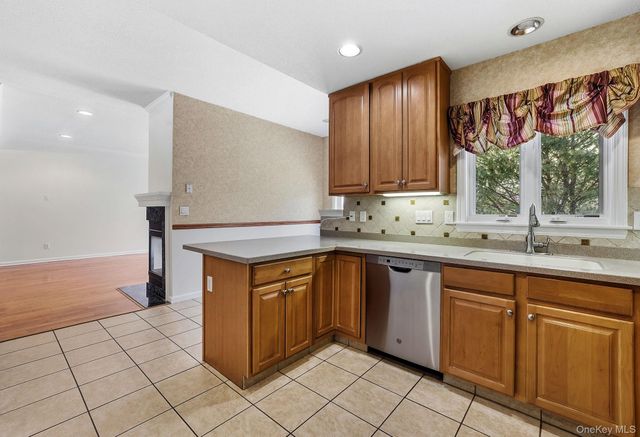 882 Heritage Hills D, Somers, NY 10589