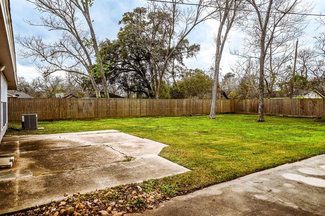 619 W Mahan Street, Richwood, TX 77531