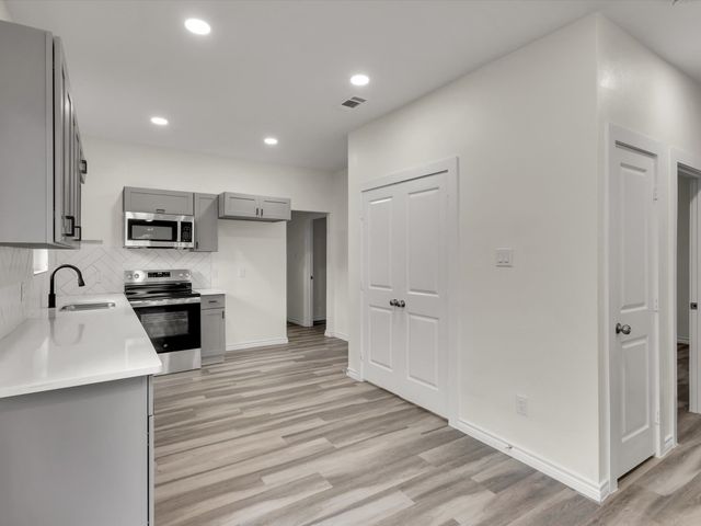 3526 Elsie Faye Heggins Street, Dallas, TX 75210