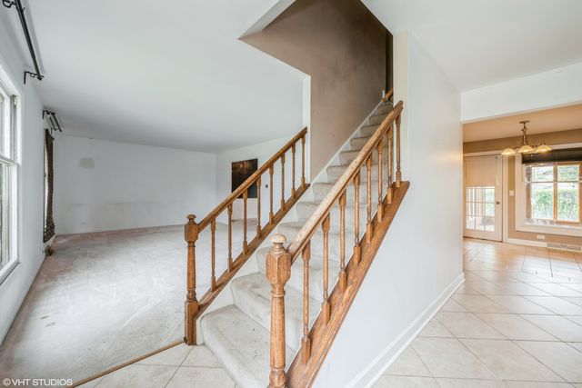 714 New Mexico Trail, Elk Grove Village, IL 60007