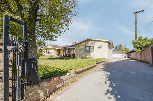 14305 Osborne Street, Panorama City (los Angeles), CA 91402