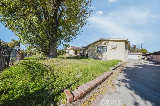 14305 Osborne Street, Panorama City (los Angeles), CA 91402