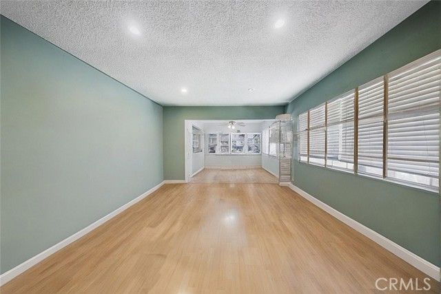 14305 Osborne Street, Panorama City (los Angeles), CA 91402