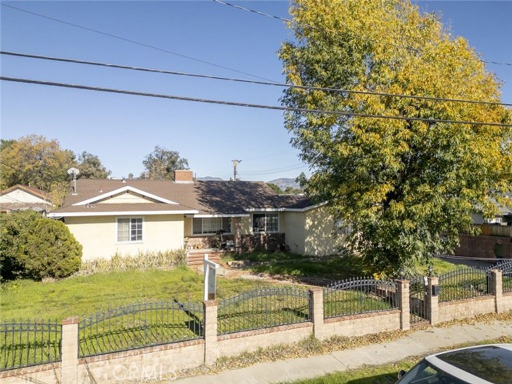 14305 Osborne Street, Panorama City (los Angeles), CA 91402