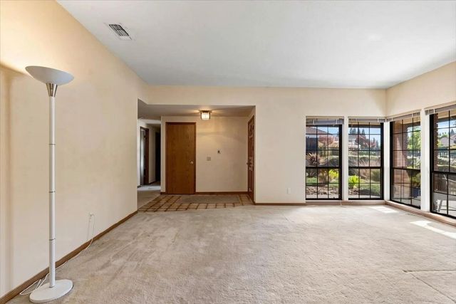909 El Rancho Ct, Roseville, CA 95661