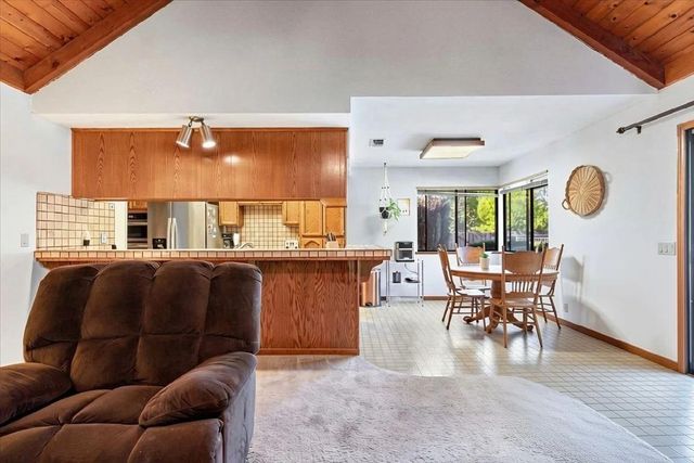 909 El Rancho Ct, Roseville, CA 95661