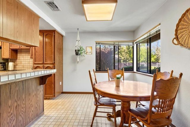 909 El Rancho Ct, Roseville, CA 95661