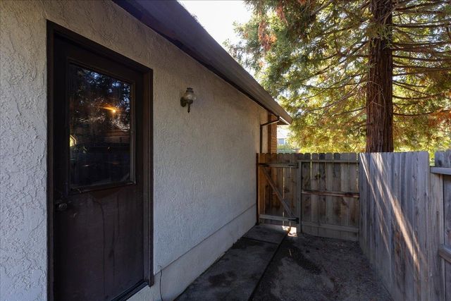 909 El Rancho Ct, Roseville, CA 95661